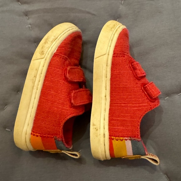 Toms toddler size 5 Velcro shoe - Picture 6 of 6